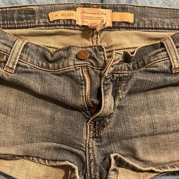 Abercrombie short jean shorts. Size 8. - Picture 4 of 5